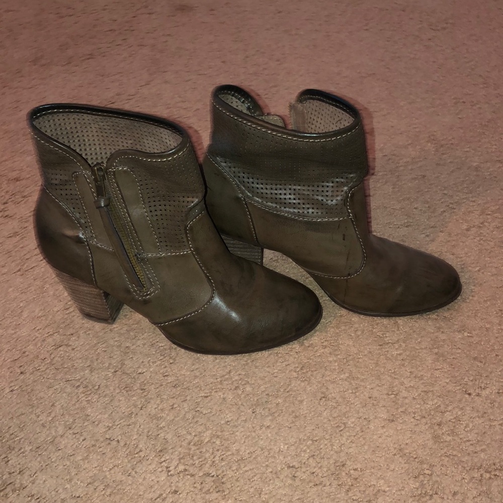 Brown booties, great used condition